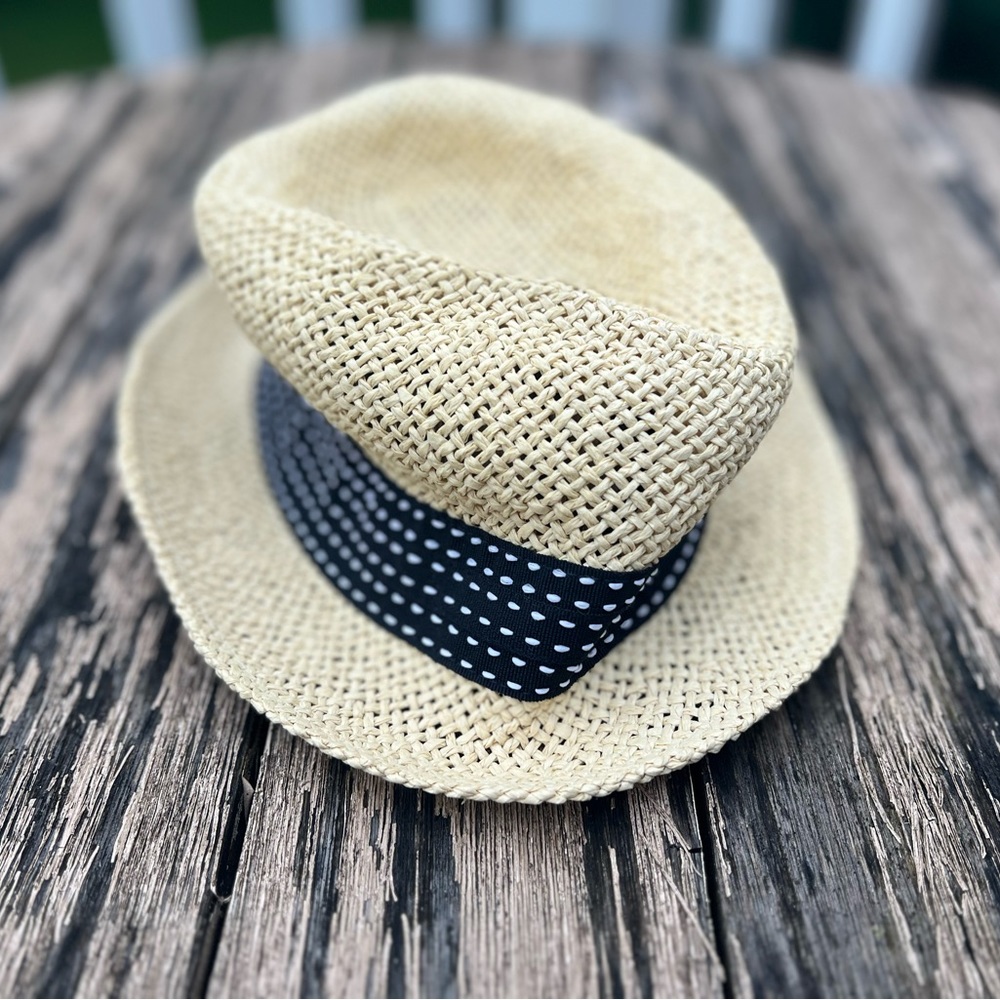Women’s Banana Republic hat. S/M. NWT